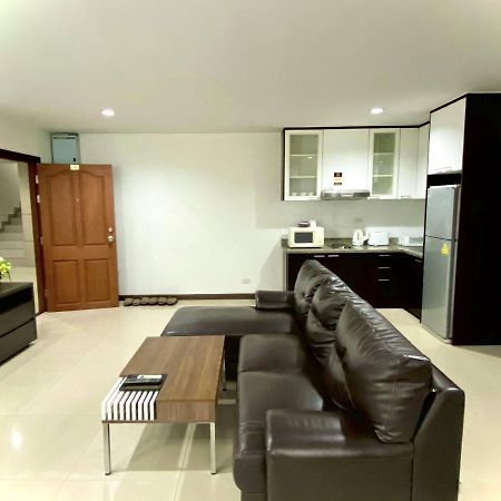 14 Place Sukhumvit Suites Банкок Екстериор снимка